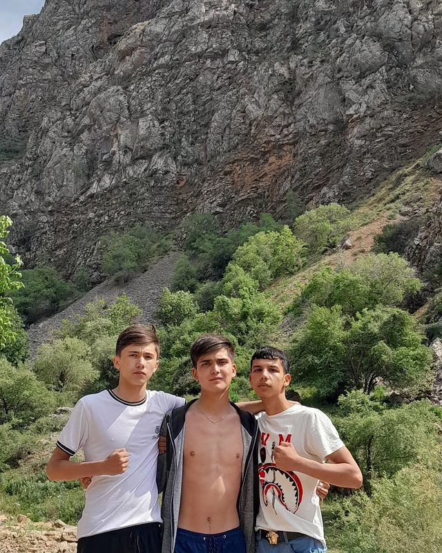 azizxon__yuldashev в LOOKY. . Radnoym bn