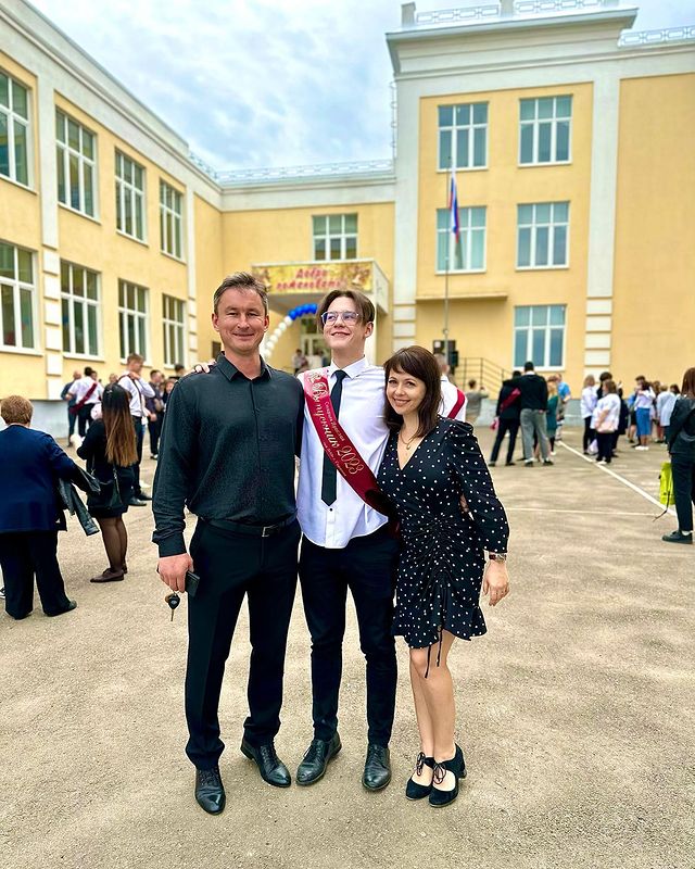 start.411 в LOOKY. #последнийзвонок,#выпускник,#прощайшкола,#маминагордость,#сынэтовамнедочь. Когда уйдем со школь...