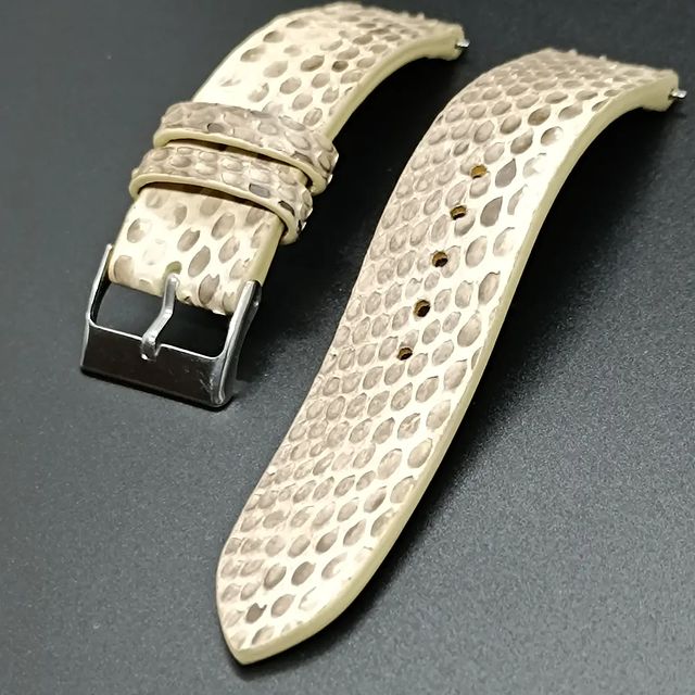 artisan056 в LOOKY. #watchstrap,#pythonwatchstrap,#handmade,#handmadewatchstrap. И снова питон на рем...