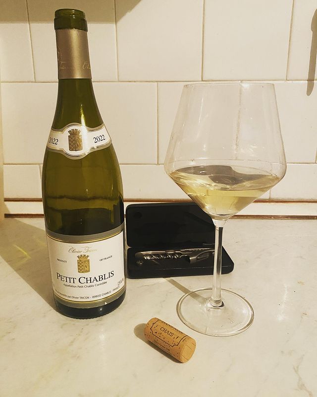 kottvsapogah в LOOKY. #wine,#wineservice,#winelover,#winetasting,#вино,#виновино,#виноград,#france,#francewine,#chablis,#petitchablis. Petit Chablis Olivie...