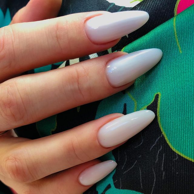 natysik_nails_mv в LOOKY. #наногтях#ногтиабстракция#маникюрныйинстаграм#маникюрдизайн#минеральныеводы#топмастеров#коррекциягель#кмв. Всеми любимая молочк...