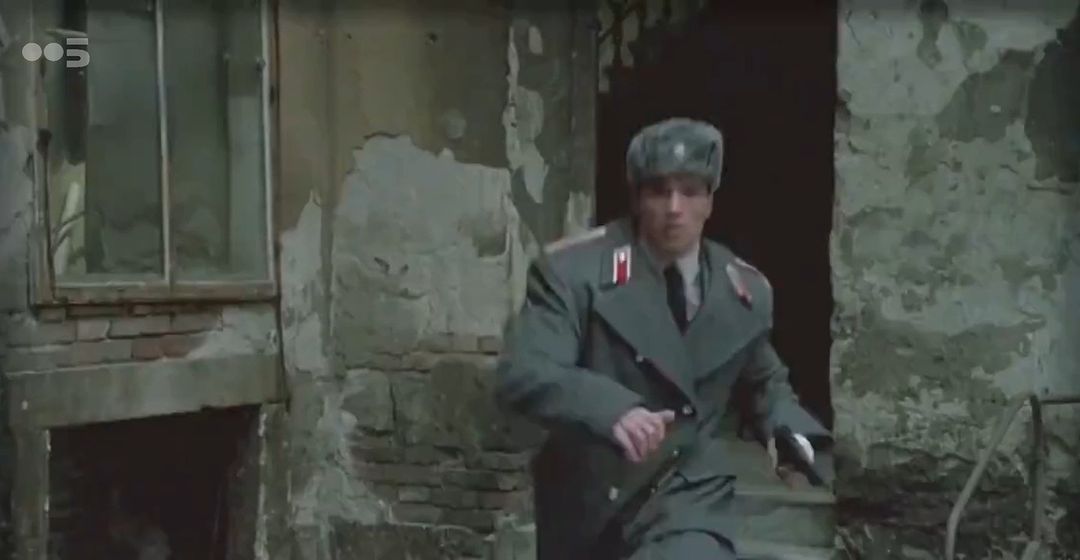 etv.su в LOOKY. #шварценегер,#фрунзик. Тут следы! #шварцене...