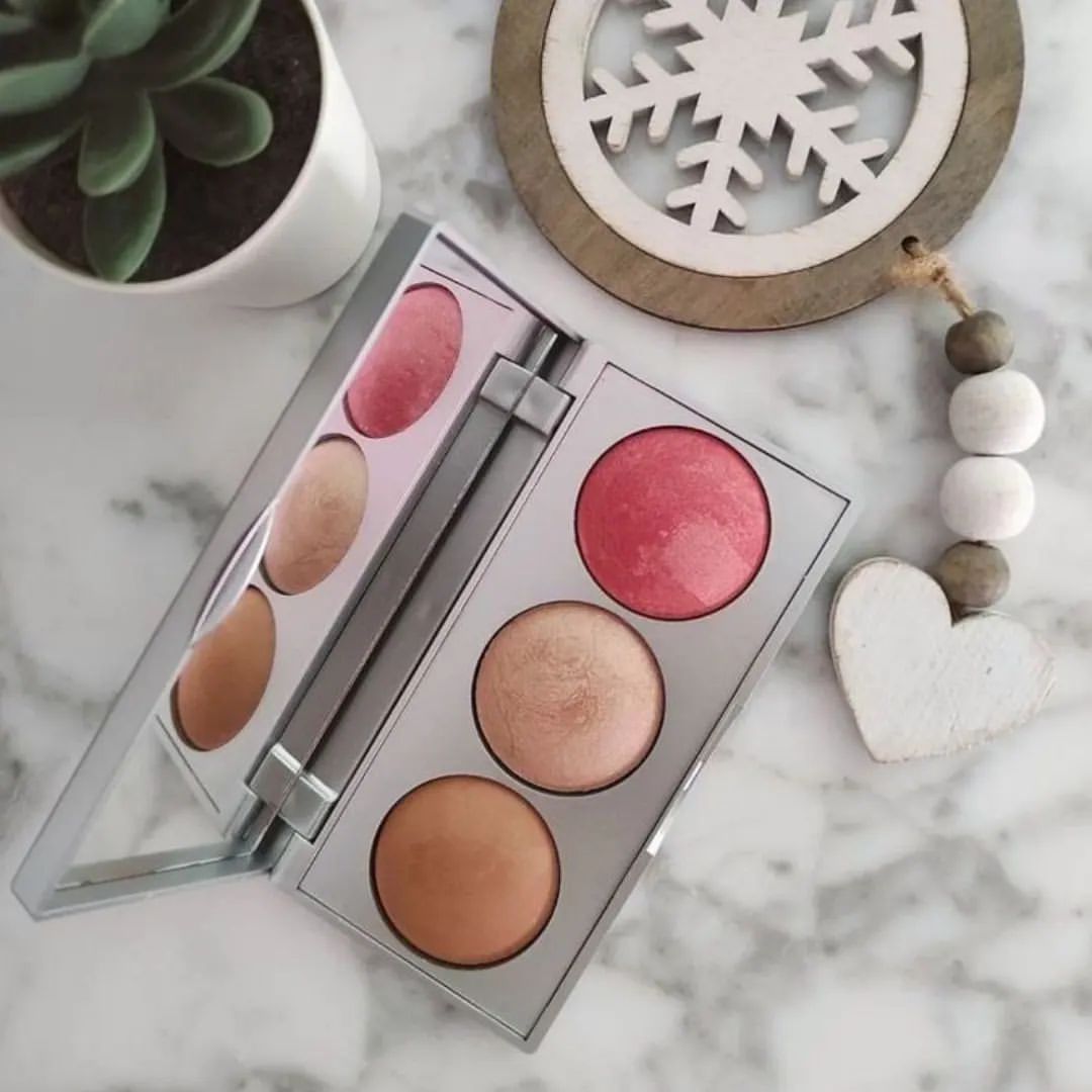 magic_of_beauty_24 in LOOKY. #духиназаказкрасноярск,#чешскиедухиназаказ,#чешскиедухи,#Essenes24. Палетка румян и хайл...