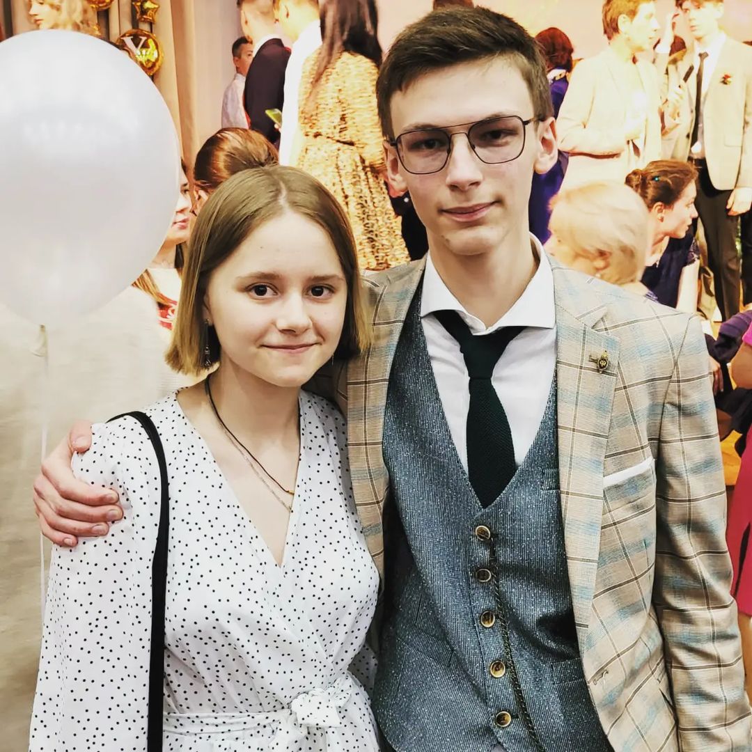 Настюша со Стасом #доча❤️ #дочамоя #праздник #последнийзвонок #пара #семья
👨‍👩‍👧‍👦 #семьялюбимая #семьяглавноевжизни #семьяэтоглавное #toptags #сестра #брат #семьяэтосвятое #семьяпревышевсего #семьяэтокруто #инстатаг #семьярядом #мама #семьяэтосчастье #семьялюбовь #семьяэтовсе #инстаграманет #папа #семьясамоеглавноевжизни #семьямоя #семьявсборе #семьяглавное #семьянапервомместе #семьясамоеглавное #семьясамоедорогое #семьявместе #семья #семьямоевсе #мои #семьяэтосила