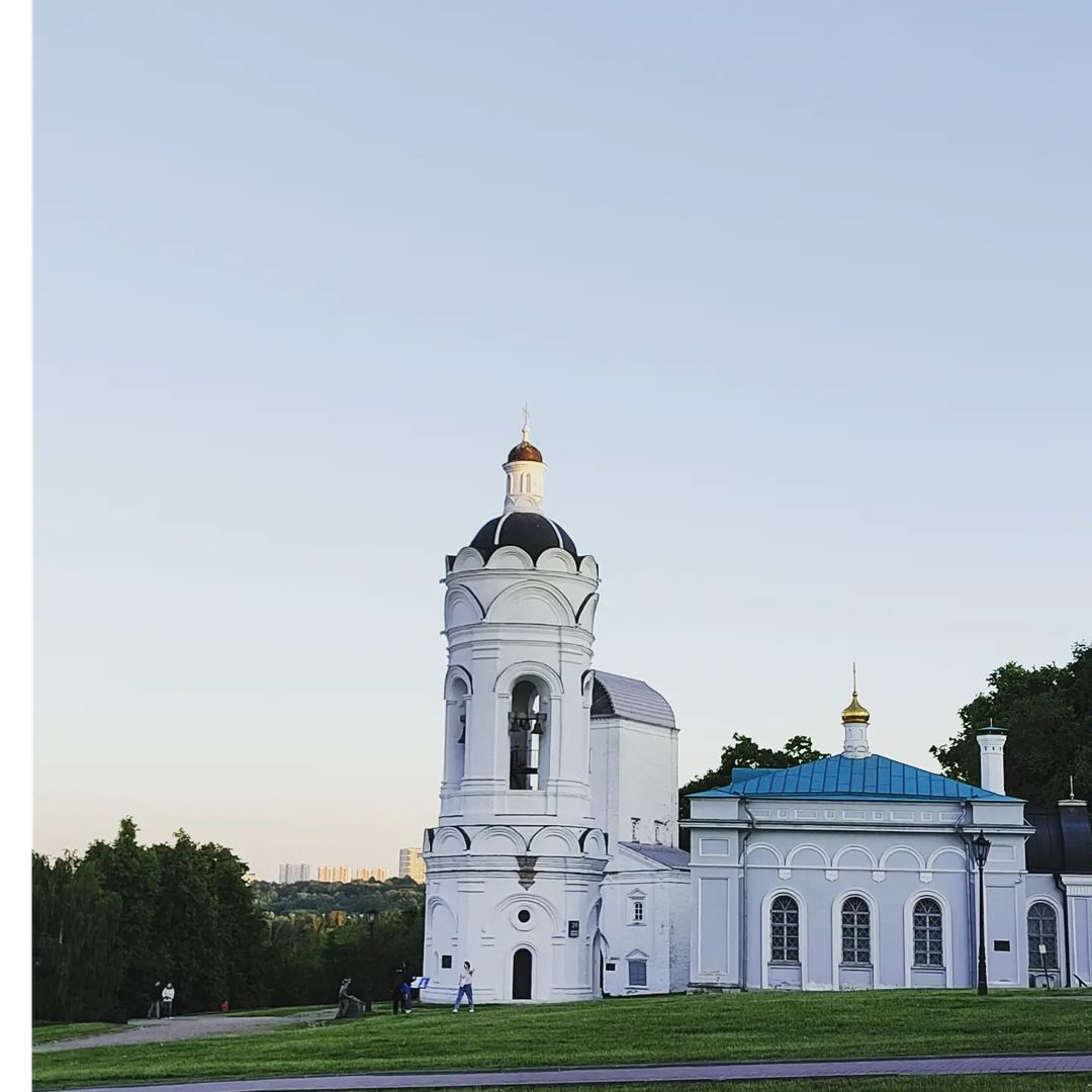 Прогулка по большой усадьбе