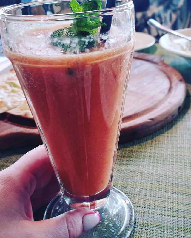 masyanya_mur_ в LOOKY. #выходной,#лето,#толькотыия❤️,#инстамир,#паркгорького,#instagram,#бамболейло. Смузи 🍧🧋ммм 🤤🤤🤤...