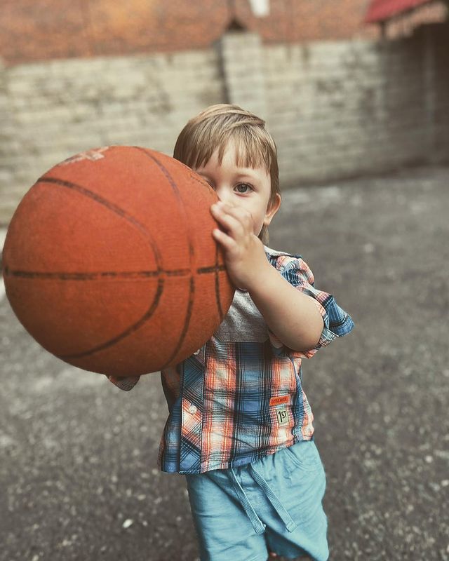 gia_gamkhitashvili в LOOKY. #gdg,#g,#basketball,#streetboll. Папин сын! 🏀😎 #gdg...