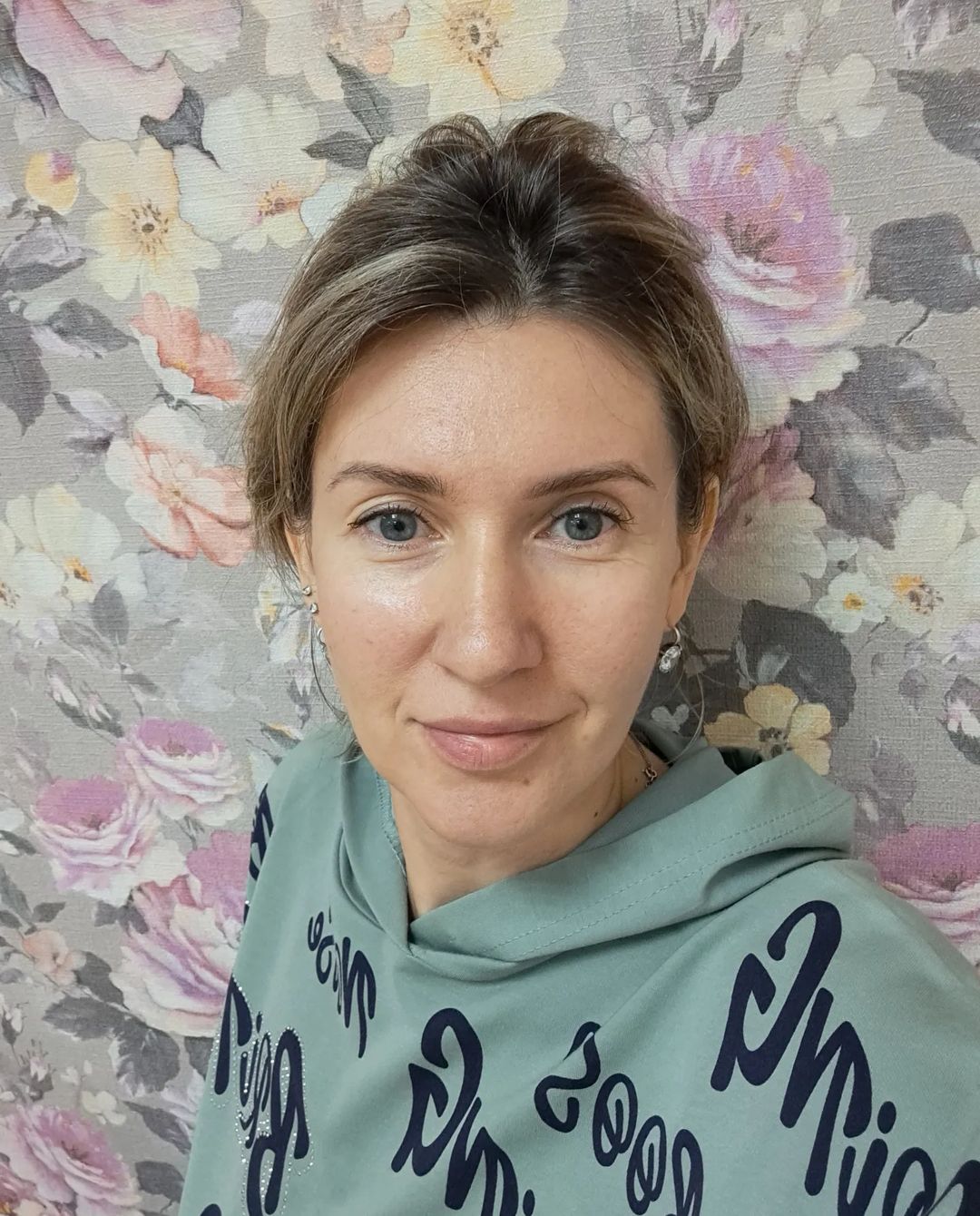 Всем привеееет!!!🫶

И вооот, так сложились обстоятельства. 

 ❤️Забегая вперёд скажу точнее : Бог подвёл меня к этим "объстоятельствам" плавно и бережно, словно ребёнка,  который начинает делать первые шаги.

Буду делиться, по крайней мере планирую😊, своим опытом, трансформацией с теми кому важна и нужна поддержка.
 ❗️ Опираюсь не только на свой опыт, но и на вопросы своих клиентов, которые на консультациях и в игре  задают вопросы " а как ты поняла, что идёшь не туда?, а у тебя такое было, что хочется сбежать и не знаешь как вообще дальше себя вести?, и что ,ты тоже через  проходила через непонимание  аскез и  служения?, и ты боялась сказать ?, а друзья как реагировали?, как это вписать в свой привычный ритм?, ну это же не реально?....". И тому подобные вопросы.

❗️Делать это буду в телеграм канале, в силу определенных  технических моментов. 
  Да и потому как такие глубокие и личные переживания для тех кому действительно необходима поддержка. Кричать о сокровенном на всю соцсеть не готова пока.
 Опять же , считаю ( моё Эго считает🤭), что на пути изменений на одном из этапов нужны единомышленники.

❗️О чём буду говорить:
о знаках, о ситуациях и как они подталкивают  к развитию,
о падении и осознании, 
о покоянии и изменениях,
о реакции близких и не очень близких, 
о новых знаниях 
о желании "спасти" родных и последствиях этих желаний, 
И многое другое.

 И да! Джйотиш и Лила всегда с нами))).

 Друзья, приглашаю.