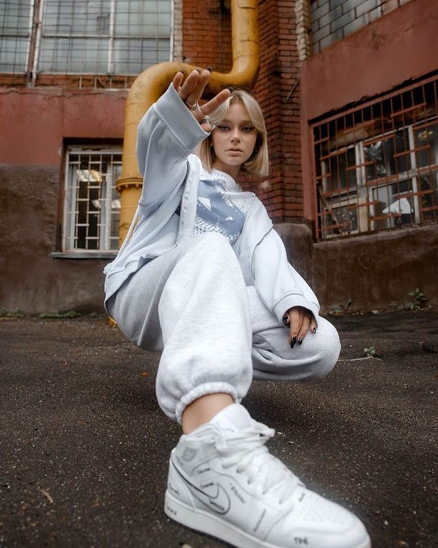 blondy_ast в LOOKY. #moscowstreet,#moscow. @sbragincom #moscows...