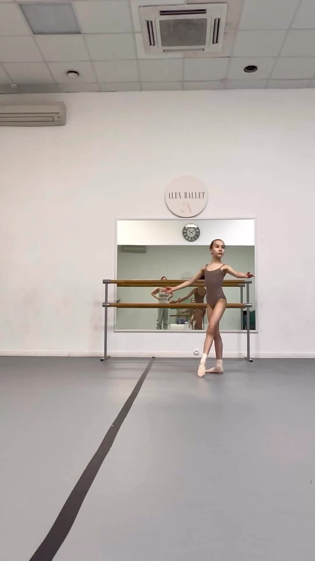 viktoria_kuzmina2012 в LOOKY. #ballet,#dance,#балет,#dancer,#choreography,#ballerina,#love,#dancing,#балерина,#song,#dancers,#happy,#flexible,#dancelife,#dancehall,#flexibility,#fun,#dancefloor,#dancerecital,#beautiful,#dancingmachine,#art,#instadance,#танцы,#flex,#photooftheday,#instatag,#danceparty. Just make that you l...