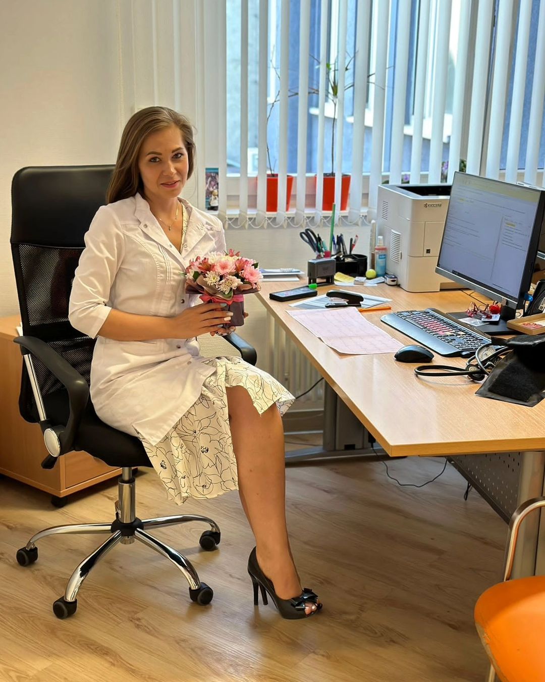 Ещё один год в копилку 😊 сегодня был отличный день! и я безумно благодарна за это моим родным, друзьям и своим коллегам!!! утром получила  поздравления от семьи, а самый дорогой подарок от доченьки ❤️ безумно благодарна коллегам ФЦССХ! Как же приятно чувствовать от вас тепло. Это дорогого стоит 🥰 все вместе дорогие мне люди сделали этот день волшебным! и спасибо каждому, кто помнит про меня, кто рядом со мной! это прсто бесценно 😊