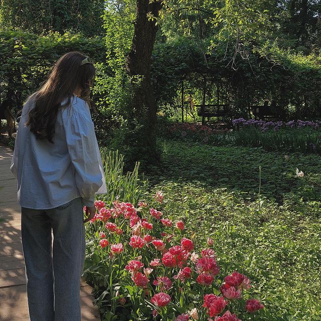 ssimplish в LOOKY. . there are flowers in...