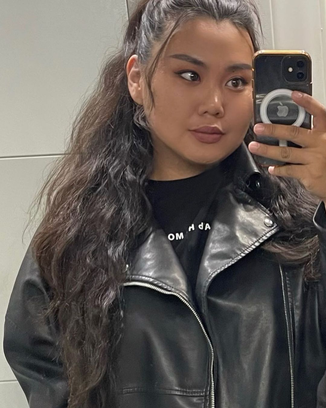 hi bitches🌚
