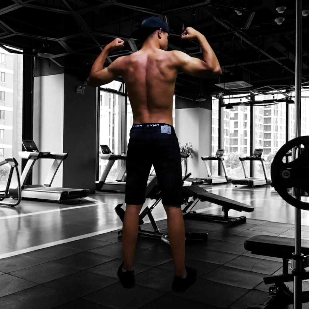 acvedomanuell in LOOKY. #fitness,#gym,#flowers
#venezolano,#hombre,#ａｅｓｔｈｅｔｉｃ. Detrás de algo siemp...