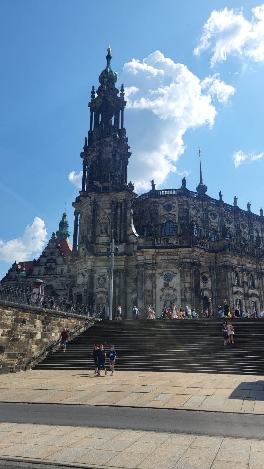 lavendernabi_ в LOOKY. #dresden🇩🇪,#polandtravel,#работаонлайн,#любовьксебе#уходзаволосами#онлайнбизнес#здоровыеволосы#уходзателом#амбассадорбренда#польша#пренцлауэрберг#лобез#дрезден#dresden. Dresden🇩🇪
#dresden...