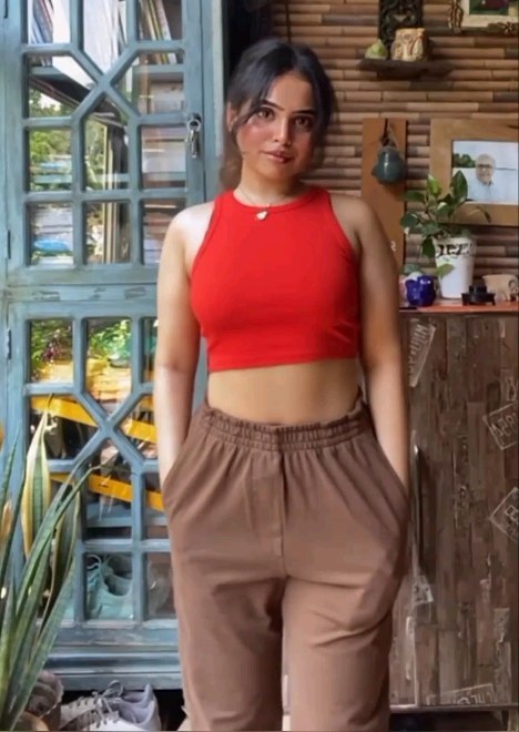 nono_maghraby в LOOKY. #trending,#explore,#instagram#reels,#viral,#photooftheday,#outfitoftheday,#outfit,#red,#fyp. Trend?? 😄
#trending...
