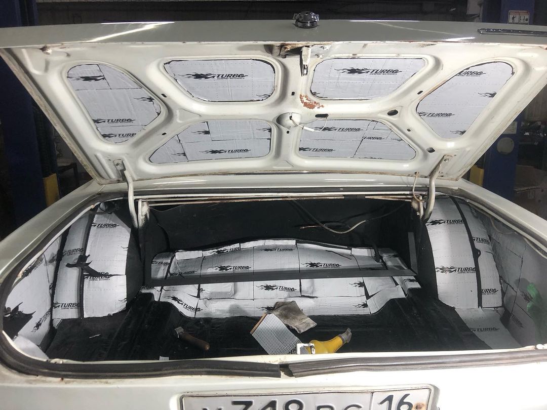 Клею шумоизоляцию на Волгу Газ 2410. #savamotors Казань.