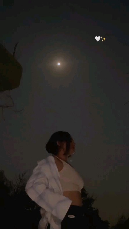 nono_maghraby в LOOKY. #fyp,#explore,#explorepage,#moon,#sky,#dark. The moon flirting wi...