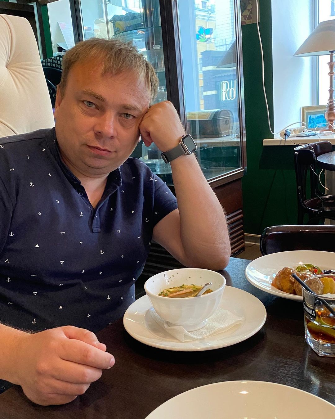 Субботний вечер.