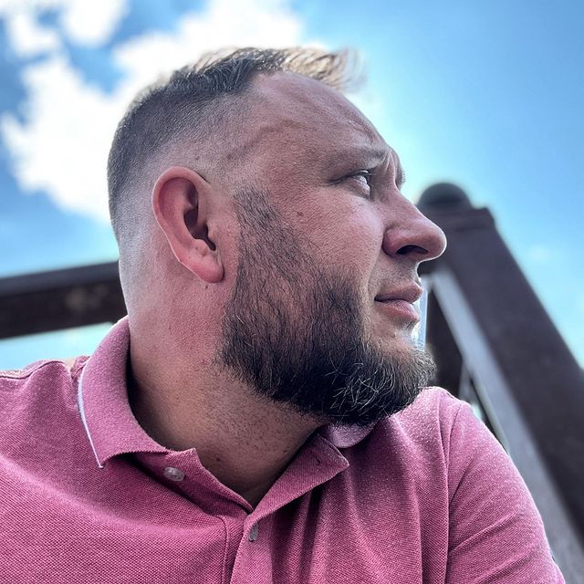 suravtsov в LOOKY. . Уходишь. До завтра.
...