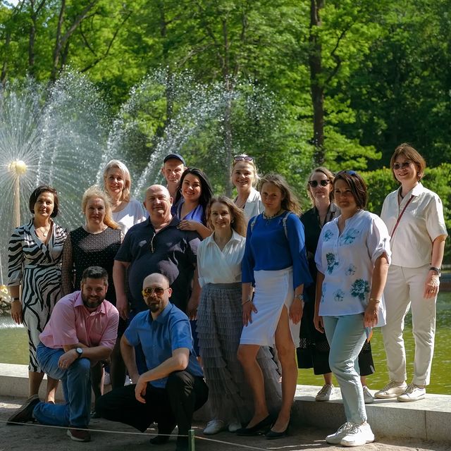 ola.come.va в LOOKY. #выпускной2023,#петергоф,#прогулкапередбанкетом. А вот фоточки с Пете...
