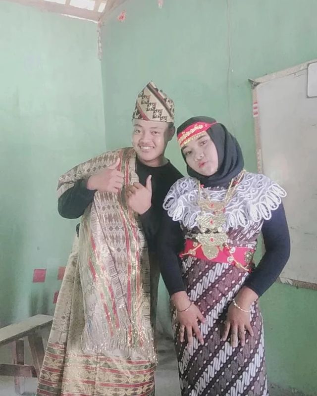 arilsaptra24 в LOOKY. . Sehari Jadi anak Mel...