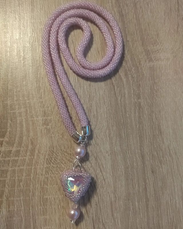 _magia_bisera_ в LOOKY. #handemadebiser#handmade_ru_jewellery#handmadejewelry#избисераручнойработы#лариатмосква,#наудачу,#бисерныймастер#ручная_работа_на_заказ💖#рукоделие#москва#уникальныйподарок,#уникальный,#эксклюзивныеукрашения,#японскийбисерtoho#стразыswarovski💎#swarovski,#хендмэйд#мастербисерныхукрашений#мастер_класс#длятебя,#лариатыизбисера,#лариатназаказ,#лариатручнойработы,#лариатизбисеракупить,#уникальное,#лариат,#стразы💎,#лариат_из_бисера,#наподарок,#лариаттрансформер. Лариат с кристаллом ...