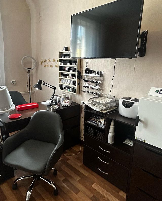 nail.bukaeva43 в LOOKY. . -А вы на дому приним...