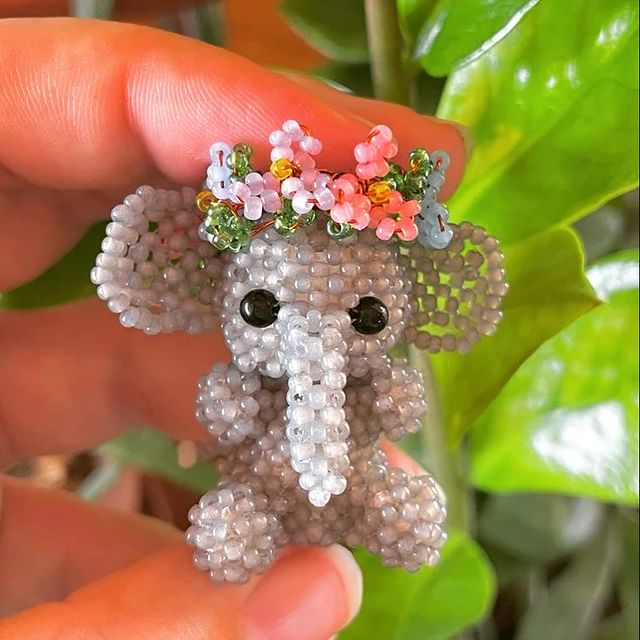 mihac_pin в LOOKY. #бисер,#beads,#beading,#figurine,#cute,#Beautiful,#beauty,#бисероплетение,#фигурка,#изделие,#красота,#мило,#милота,#хобби,#рукоделие,#hobby,#needlework,#product. Cute beaded elephant...
