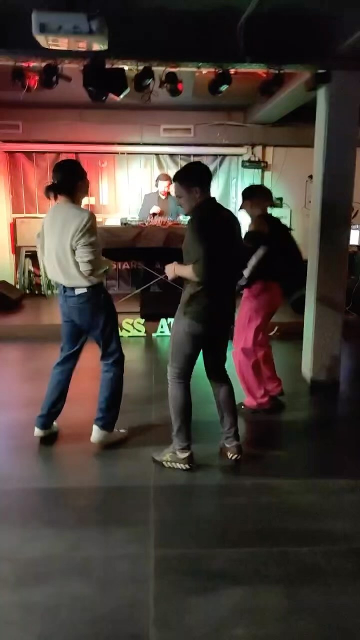 adamakadem в LOOKY. #тусадлясвоих. Стоим потеем #тусадл...