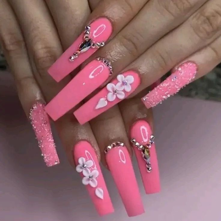 Busco mujeres que quieran aprender a realizar Uñas Acrílicas 🤗 desde 🏠, di YO para agregarte al grupo🥰 contiene certificado 🤩