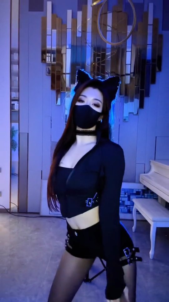 cindy518k в LOOKY. . Black cat？猫猫？？