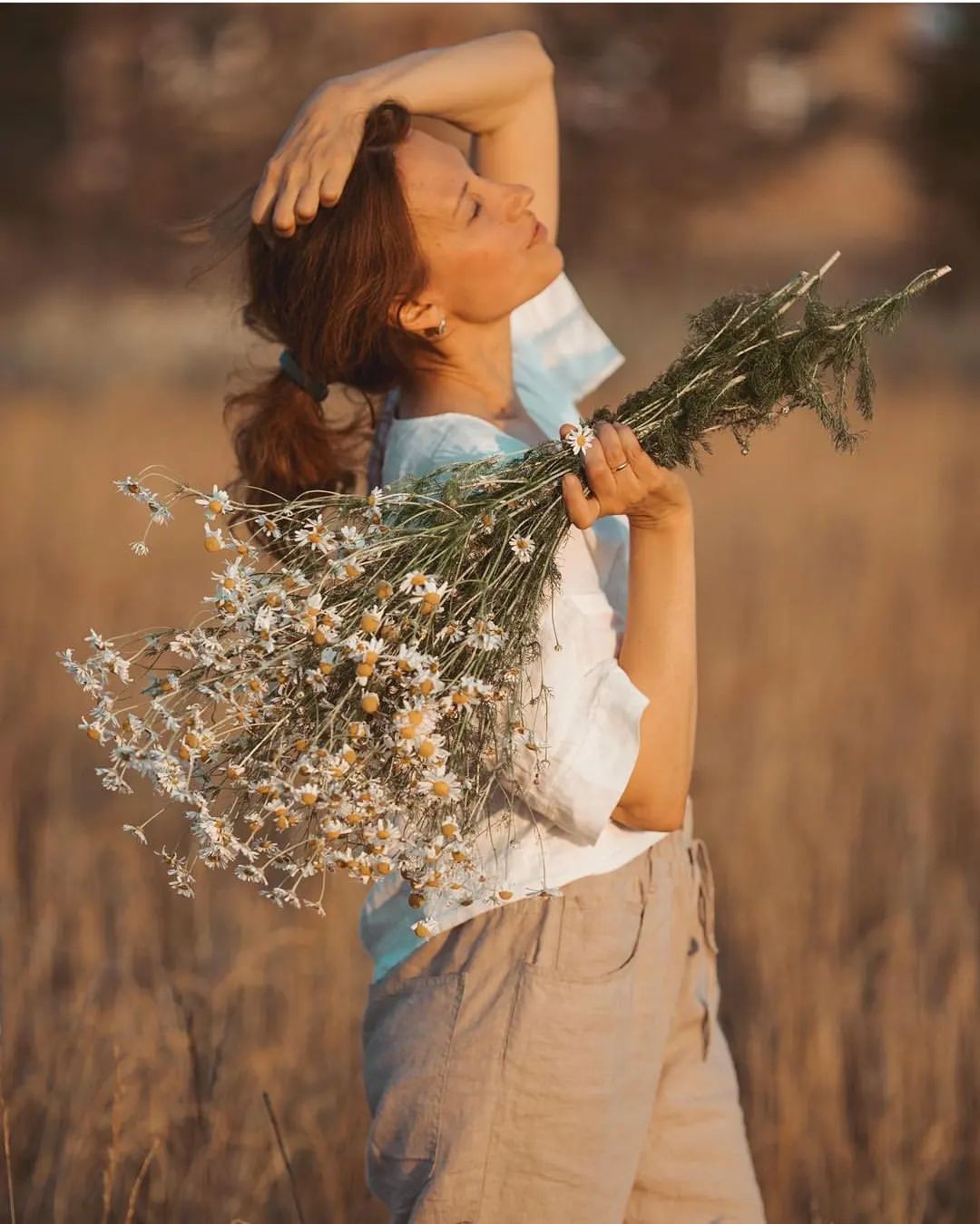 Знакомлю вас с настоящим профессионалом своего дела - фотограф - Зухра 🌸 (на первом фото ) - замечательная, необычная, тонкая, чувствительная, проницательная, спонтанная, неординарная! ❤😌
⠀
Почти сразу после знакомства какой-то магический внутренний контакт и понимание, Зухра из тех людей, которых нужно прочувствовать, и тут магия либо она есть, либо еë нет. Но совершенно точно если есть, то это попадание на 💯!
⠀
Таких фотосессий у меня ещё не было! Во-первых, Зухра умеет организовать пространство, всё вокруг начинает закручиваться! 🌪
⠀
Во-вторых, так видит человека и с каждого ракурса попадает прямо в яблочко! Я реально почувствовала себя Красавицей! Мне все фото нравятся😍💕💕💕!
⠀
В-третьих, тааак быстро! 😍 Уау!!! Всего за 3 дня обработать фото, на минуточку 600 фотографий!!! Создать видеоклипы!!! Вы когда-нибудь получали фотографии после фотосессии через 3 дня???
⠀
И список всех достоинств моего необычного фотографа можно продолжать... Но лучше вы сами напишите ей и попробуйте с Зухрой посотрудничать! Вы обязательно останетесь под приятным впечатлением от её работы! 🙏@photo___bella
⠀
Ну и конечно же моя благодарность тебе, Зухра, ❤❤❤ мне посчастливилось с тобой вот так приятно и впечатлительно повзаимодействовать 🤗 Благодарю тебя, ты - Талант! 💯
⠀
PS: прошу полистать вас Карусель, полюбоваться моими фотографиями и обязательно ставьте свои реакции 🤗