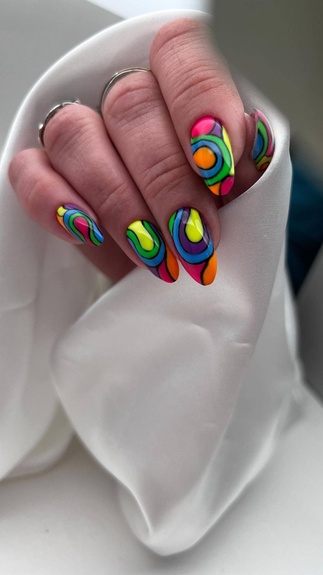 zalisa_nails в LOOKY. #могуумеюпрактикую,#яркийманикюр,#яркиеногти,#ногтисальскгельлак,#zalisa_nails,#ногтиуют,#маникюруют,#ногтиростов,#маникюрростов,#дизайногтей,#миндальныеногти,#неоновыйманикюр,#абстракциянаногтях. Я готова рисовать хо...