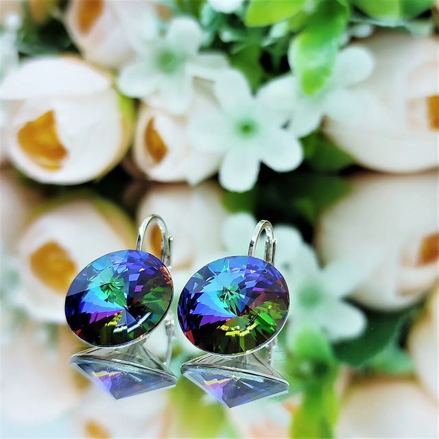 purple_pin в LOOKY. #круглыесерьги,#серьгискристаллами,#серьгисосваровски,#радужныесерьги,#разноцветныесерьги. Meridian Blue 🌈

Ес...