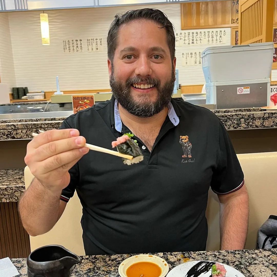 Paulo Silva in LOOKY. . Sushi and sake in Ja...