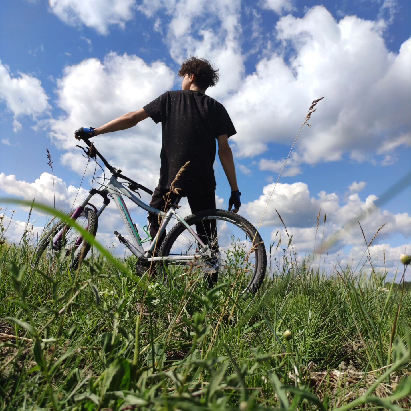 glqnxxk в LOOKY. . 🚵‍♂️🌄