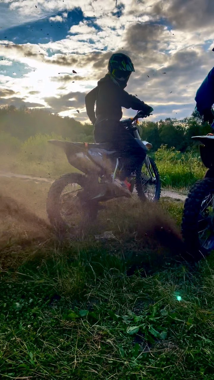yu.borisov в LOOKY. #мото,#мотоцикл,#эндуро,#эндурокросс,#мотокросс,#moto,#motorcycle,#motocross,#enduro,#progasiibiza250,#бернаут. 🤪🏍️💘
.
.
.
.
.
.
...