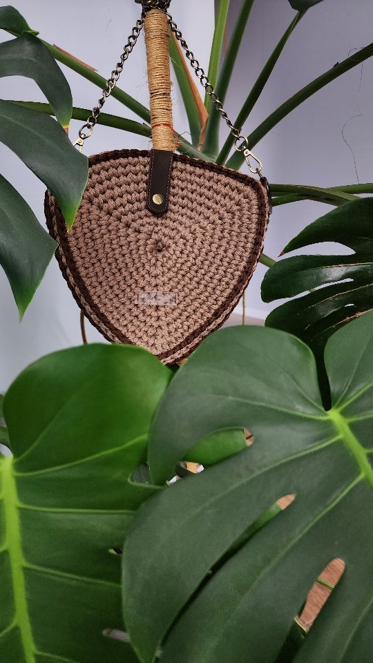 lelya_bags_ в LOOKY. #сумканазаказ#сумкаручнаяработа#handmade#handmadeсумки#сумки#вязаныесумки#сумки2023#подарок#подарокдевушке#подарокмаме#сумкатренд#вязаниекрючком#москва#мск#тренды#заказ#красота#2023#. "ЭНГЛИ" 🤎

Идеальны...