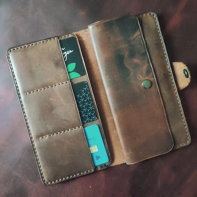 welundleathercrafts в LOOKY. #ручнаяработа,#натуральнаякожа,#изделияизнатуральнойкожи,#изделияручнойработы,#изделияизнатуральнойкожиручнойработы,#кошелекмужской,#кошелек,#портмоне,#портмонекожаное,#кожаноепортмоне,#портмонеженское,#женскоепортмоне,#женскийкошелек,#портмонеручнойработы,#портмонеизкожи,#рек,#рекомендации,#популярное,#интересное,#лайк,#лайки,#репост,#репосты,#подписка,#кожевенник,#кожевенноедело,#подарокмужчине,#подарокженщине,#подарокдевушке,#подарокпарню,#мужчине,#женщине,#парню,#девушке,#подарок,#23февраля,#8марта,#новыйгод,#деньрождения. Клатч, портмоне, лон...