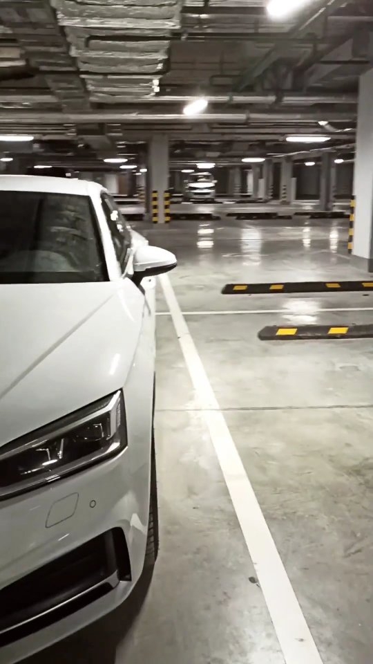 pavlovsky_maxim в LOOKY. #работа,#ауди,#audi,#car,#машина,#парки,#парковка,#паркинг,#парк,#мстители,#adventures,#garden,#parking,#Moscow,#Москва,#india,#индия,#россия,#russia. Понедельник, утро, я...
