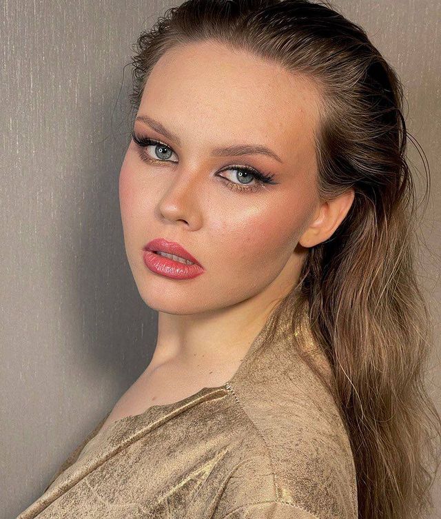 inga_beautymaster в LOOKY. . Модель @valeriialego...