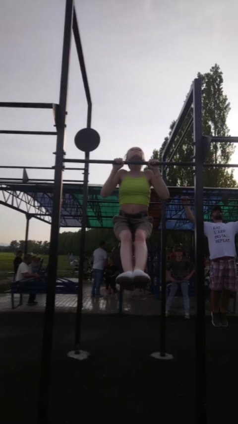 mir.acrobat в LOOKY. #спорт,#акробатика,#тренировки,#подкачка,#подтягивания. После каникул, нагон...