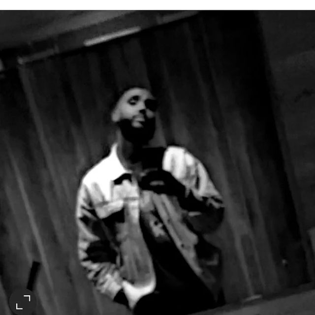 officialbashkah в LOOKY. #kenyafashion,#art,#mirrorselfie,#blackandwhite,#somali,#nairobi. #kenyafashion #art #...