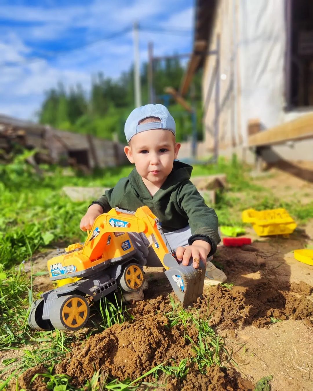 _lyudmilanoskova_ in LOOKY. . 🧡