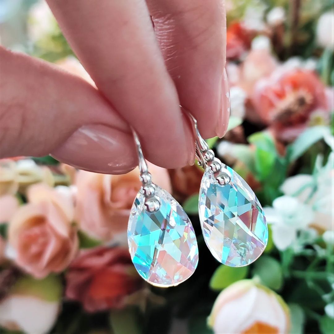 Серьги с крупными капельками в кастомном эффекте - Blue AB ✨

Кристаллы полностью прозрачные, голубые блики им дарит тончайшее покрытие. 

💎 Кристаллы Свapoвски в эффекте Blue AB
📏 Размер кристаллов 22 мм
🥈 Серебро 925 пробы
🎁 Подарочная коробочка, патч для ухода за фурнитурой и кристаллами 
👛 2400₽

✈️ Доставка по РФ от 250₽
📍 Самовывоз из Невского района СПб

📩 Чтобы заказать или забронировать серьги или задать вопрос, напишите мне в директ или Ватсапп по ссылке в шапке профиля. 🥰

#серьгискрупнымкамнем #серьгикапли #яркиесерьги #блестящиесерьги #переливающиесясерьги