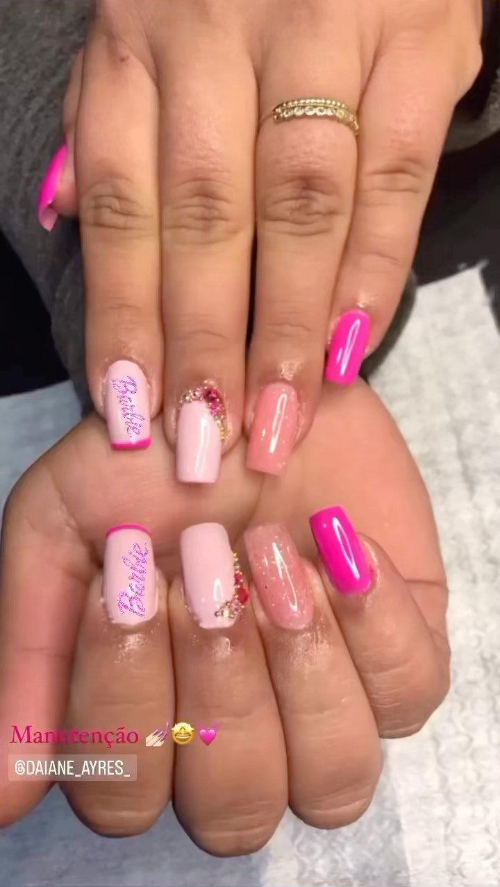 raquelbrazdesignerdeunhas in LOOKY. . Saiu a unha da Barbi...