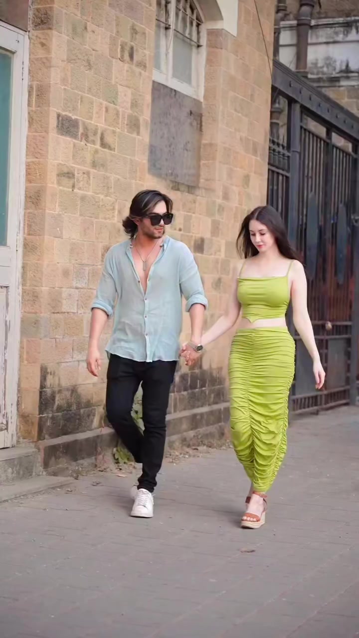 Sarah Corner в LOOKY. #love,#trendingreels,#viralreels. Little walk with som...