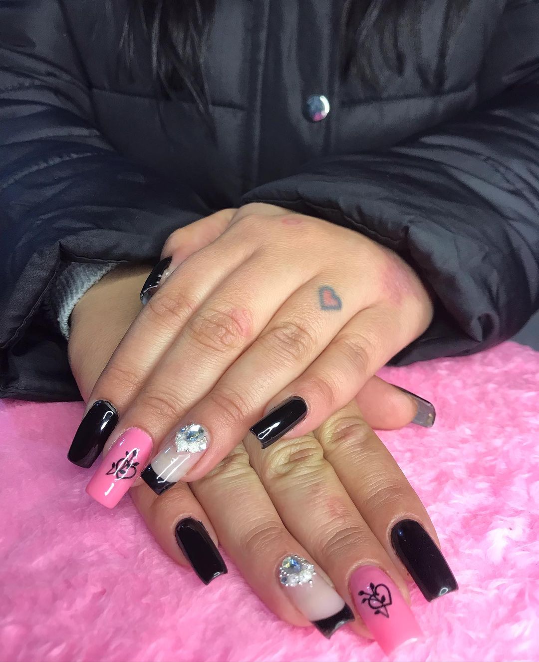 raquelbrazdesignerdeunhas in LOOKY. . Alongamento em Fibra...