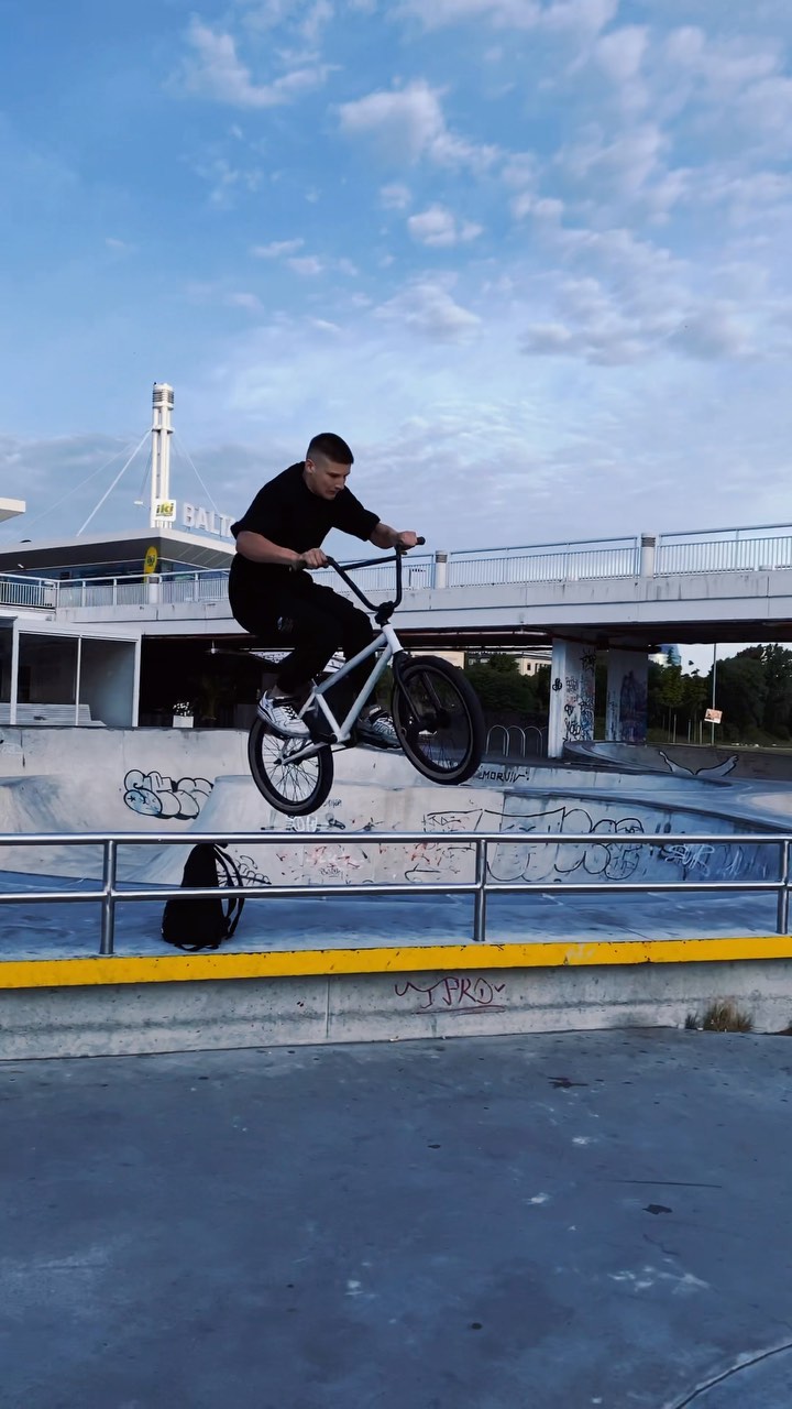 ploxuryy в LOOKY. #bmx,#lithuania,#bmxlife,#kauna,#stillbmx,#vilnius,#ridebmx,#bike,#bmxstreet,#skatepark. #bmx #lithuania #bmx...